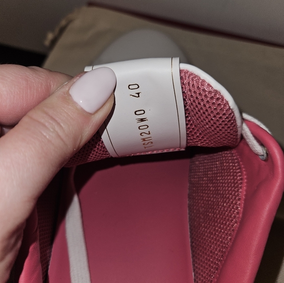 VALENTINO GARAVANI White/Pink Leather V Logo Perforated Sneaker Shoes sz 40 - Picture 3 of 9